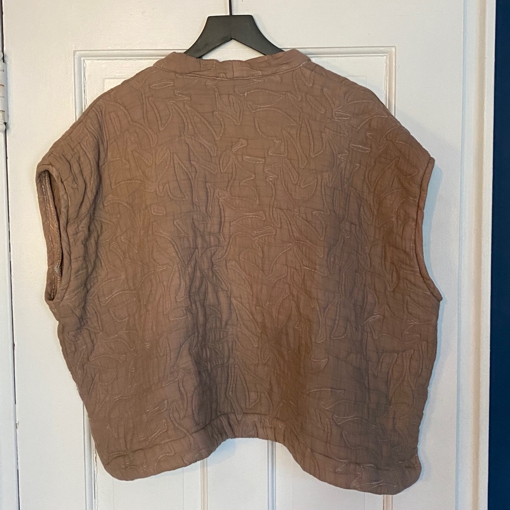 Universal Thread Short Quilted Slouch Vest - image 3